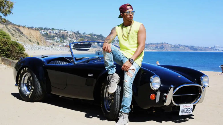 Lewis Hamilton: «Τα νέα supercars είναι πολύ βαρετά – Προτιμώ τα κλασικά αυτοκίνητα και την τέχνη»