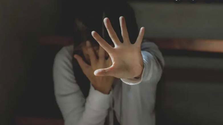 Μητέρα έδειρε την 14χρονη κόρη της γιατί διαφωνούσε με τη σχέση της