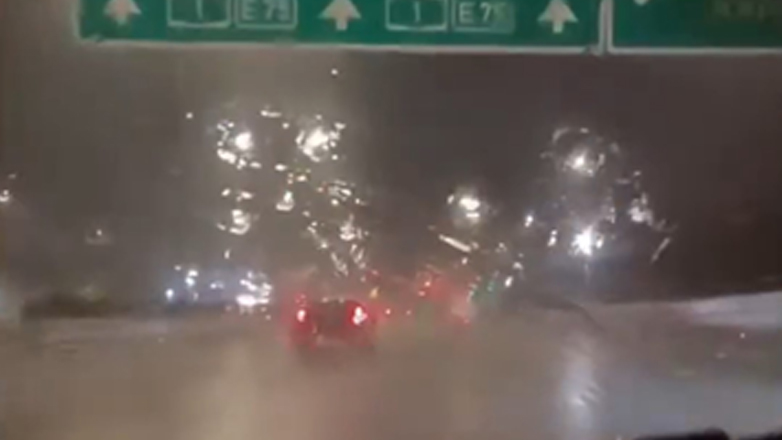 Ισχυρή  βροχόπτωση στην Ε.Ο. Αθηνών – Λαμίας στο ύψος της Κηφισιάς