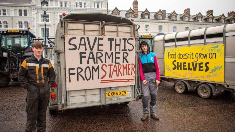 Βρετανία: Οι αγρότες πολιορκούν το συνέδριο των Εργατικών της Ουαλίας
