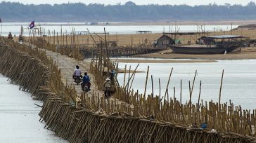 Μοναδικό: Η γέφυρα αυτοκινήτων από μπαμπού που τη χτίζουν και την γκρεμίζουν κάθε χρόνο