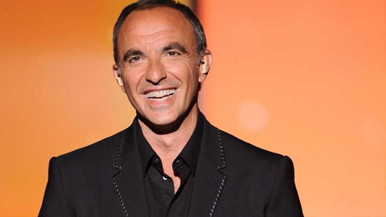 Νίκος Αλιάγας: Viral η επίσκεψη της μητέρας του στο σόου που παρουσιάζει – Τον έβαλε να φορέσει γραβάτα