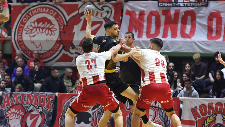 Χάντμπολ: Νικήτρια στο ντέρμπι κορυφής η ΑΕΚ, άλωσε με 30-28 την έδρα του Ολυμπιακού!