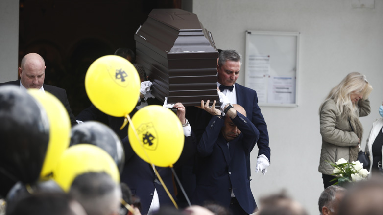 Σε κλίμα οδύνης η κηδεία του δημοσιογράφου, Κώστα Τέο