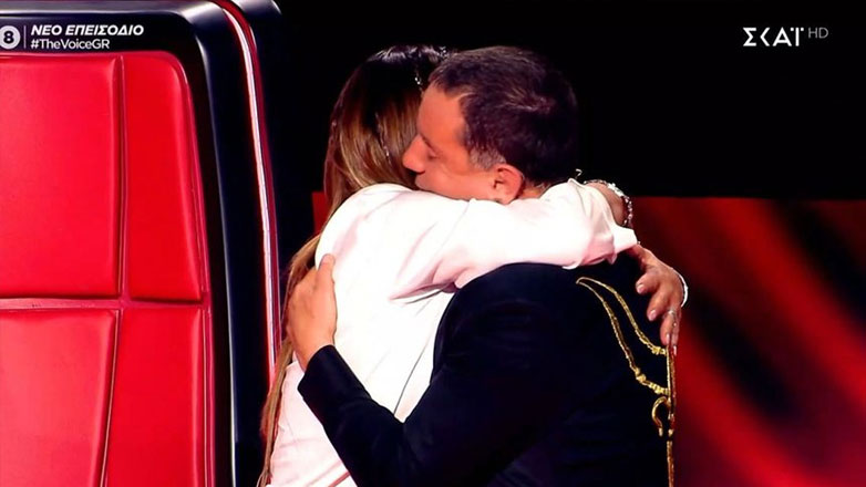The Voice – Έλενα Παπαρίζου σε Γιώργο Μαζωνάκη: «Με συγκίνησες πάρα πολύ και δεν έχω και τρίχες!»