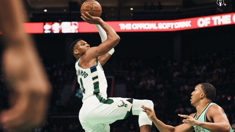 ΝΒΑ: Φάουλ και άστοχο σουτ του Αντετοκούνμπο στέρησαν τη νίκη των Μπακς στο Σάρλοτ