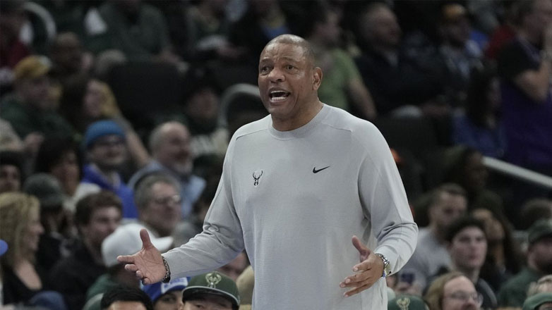 ΝΒΑ: Πρόστιμο 25.000 δολάρια στον προπονητή των Μιλγουόκι Μπακς, Ντοκ Ρίβερς