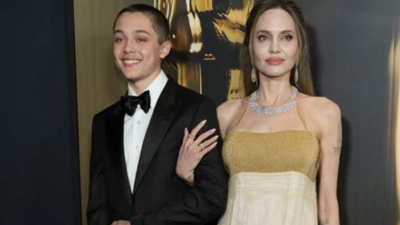 Angelina Jolie: Σπάνια κοινή εμφάνιση μαζί με τον 16χρονο γιο της, Knox Jolie-Pitt στα Governors Awards