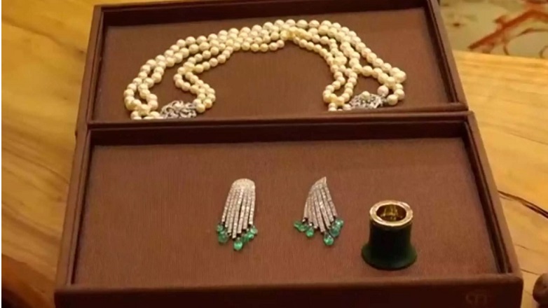 Ποια κοσμήματα της Ζωής Λάσκαρη «βγαίνουν στο σφυρί»