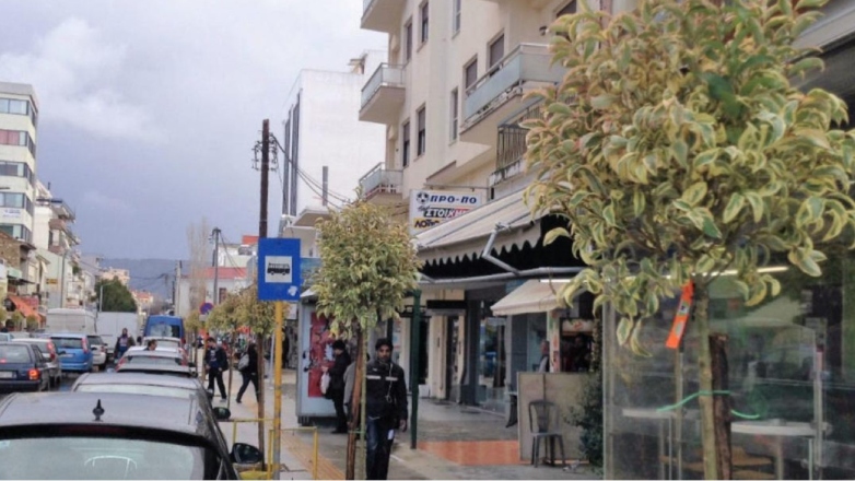 Τον απείλησε με τσεκούρι στο κέντρο της πόλης