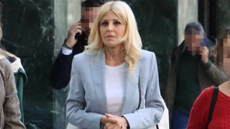 Έλενα Ράπτη: Η κομψή της εμφάνιση στο κέντρο της Αθήνας