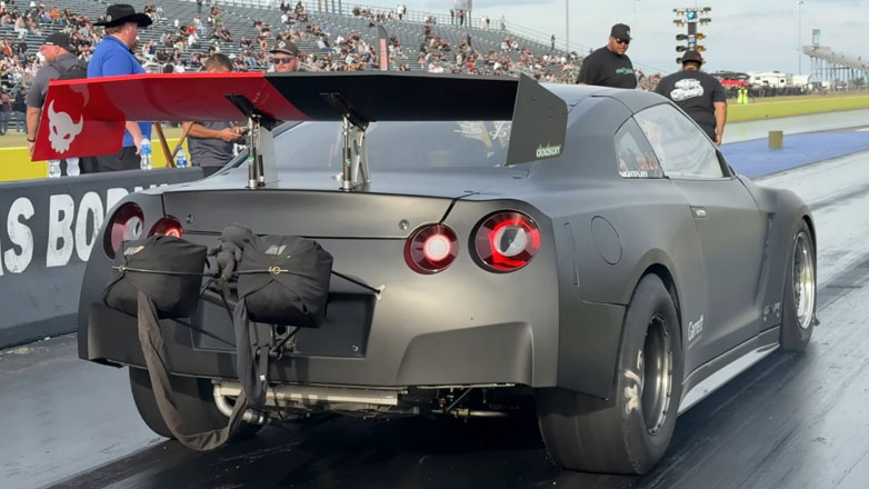 Δείτε το ταχύτερο GT-R στον κόσμο με 4.000 άλογα, να κάνει το 0-97χλμ./ώρα σε 1 δευτ. (Βίντεο)