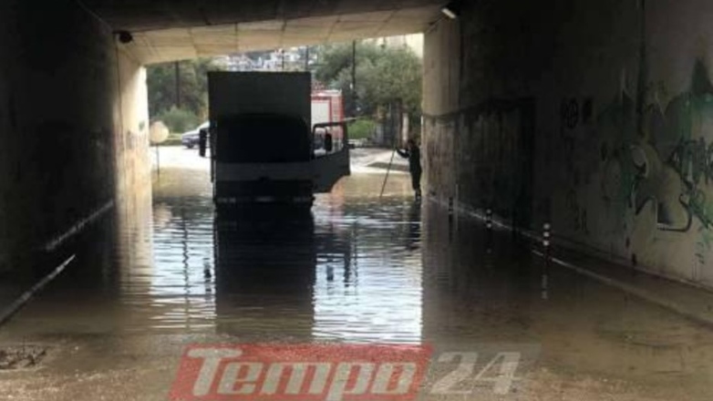 Νεροποντή τα ξημερώματα στην Πάτρα