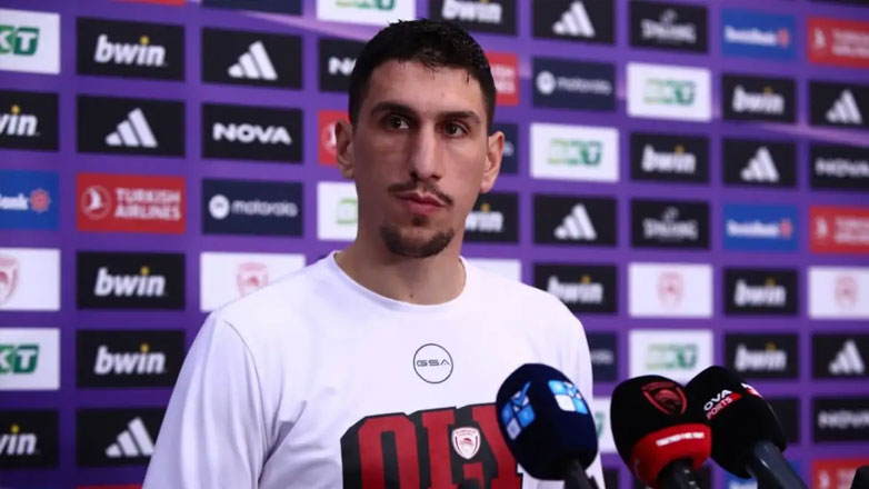 Λαρεντζάκης: «Δεν είναι και το πιο ευχάριστο να μην παίζω, αλλά προσπαθώ να είμαι έτοιμος»