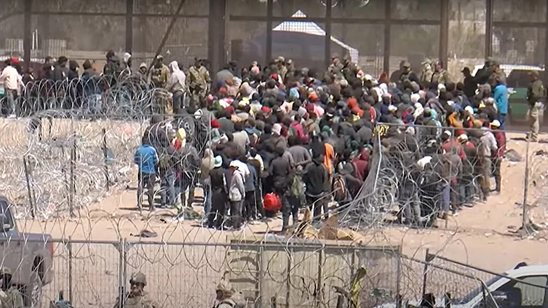 Υπηρεσία του Τέξας προσφέρει στον Τραμπ χώρο για «εγκαταστάσεις απέλασης μεταναστών»