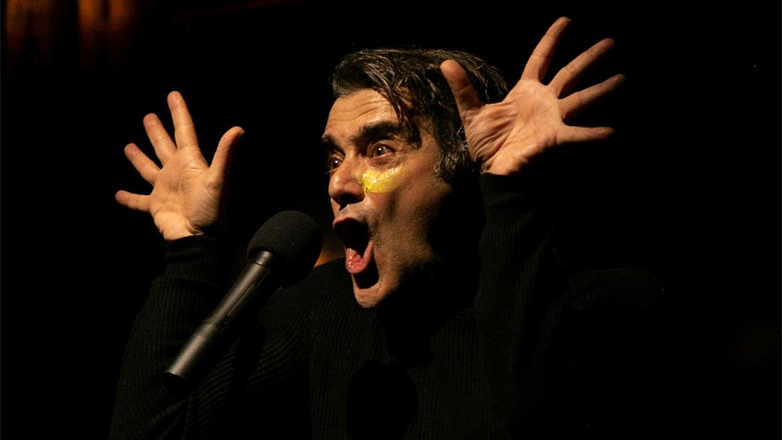 Μετά τα συνεχόμενα sold out το «Κόκκαλο» προσθέτει νέες παραστάσεις στο Θέατρο Σημείο