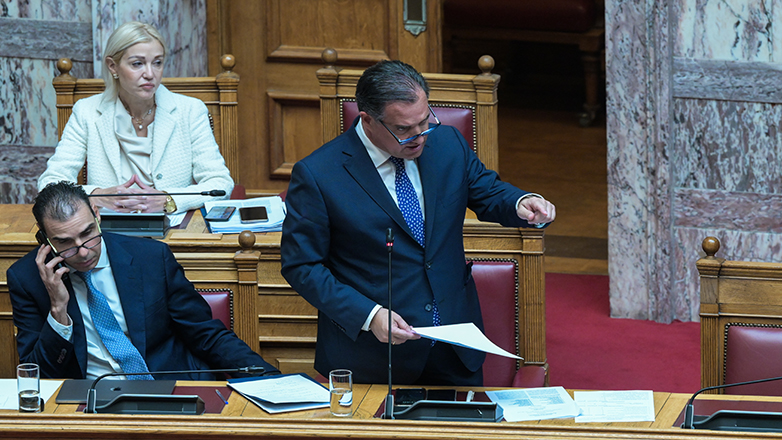 Βουλή: Άγρια κόντρα μεταξύ Γεωργιάδη και Γιαννούλη