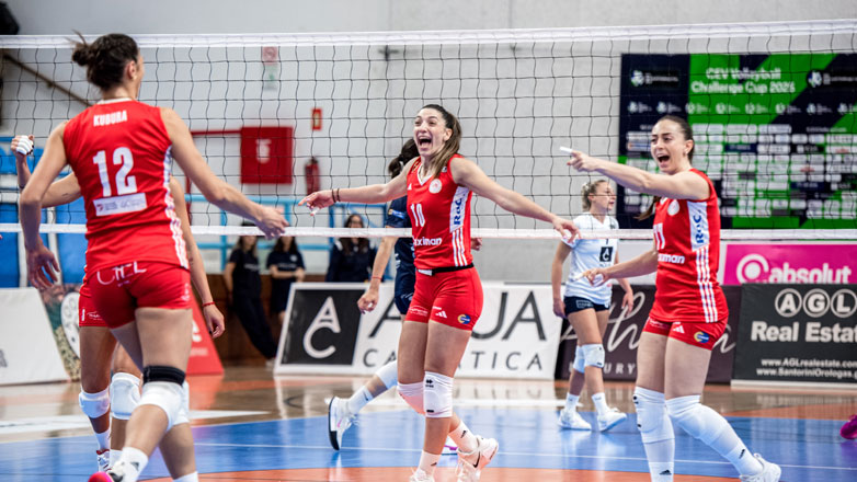 Βόλεϊ Γυναικών: Εύκολο πέρασμα του Ολυμπιακού απ’ τη Σαντορίνη με 3-0 σετ