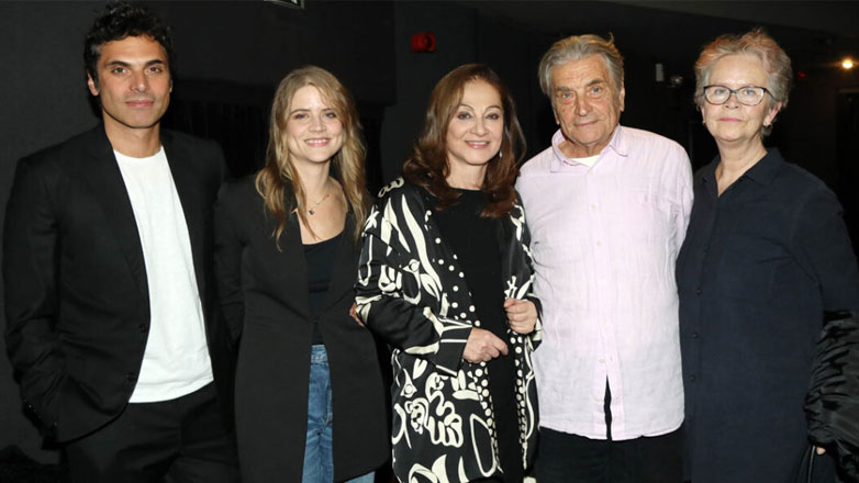 Γιώργος Παπαγεωργίου – Φιλαρέτη Κομνηνού: Η σύζυγός του, Δανάη Μιχαλάκη και οι γονείς της παρακολούθησαν την παράστασή τους