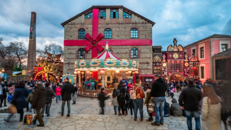 Τα χριστουγεννιάτικα… ψέματα του Πινόκιο γεμίζουν με τουρίστες την Καστοριά