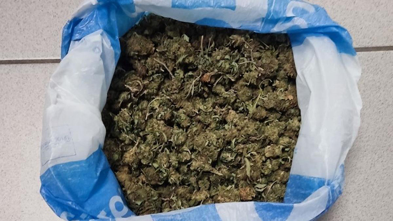 Συνελήφθη άνδρας που έκρυβε 23 κιλά κάνναβη στο αυτοκίνητό του