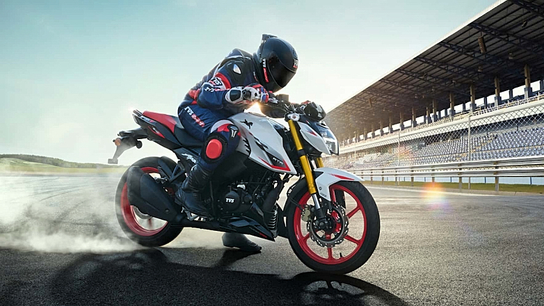 Η Apache RTR 160 4V κερδίζει έδαφος στις μετακινήσεις και στη σπορ οδήγηση!