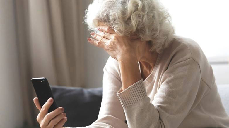 «Η κόρη σου είναι σοβαρά και πρέπει να χειρουργηθεί. Άσε τα λεφτά σε σακούλα κάτω από τον κάδο»