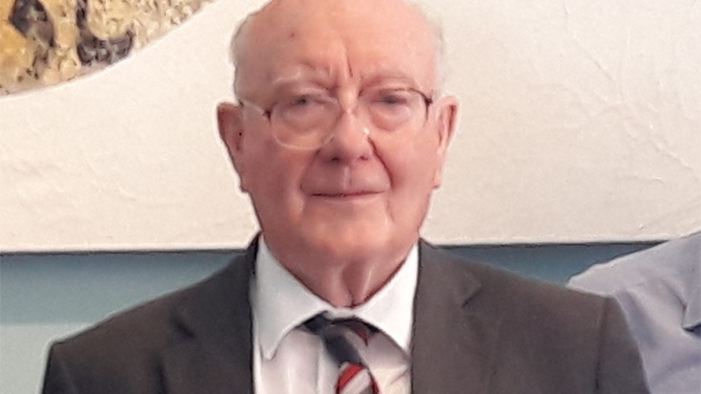 Μενδώνη για την απώλεια του Colin Renfrew: «Λάτρης των Κυκλάδων, αφοσιώθηκε στον αγώνα κατά της αρχαιοκαπηλίας»