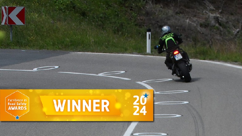 Βραβείο οδικής ασφάλειας σε ειδική σήμανση για τους μοτοσυκλετιστές