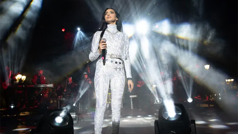 Αναστασία: Αποθέωση στην κατάμεστη Πλατεία Συντάγματος!