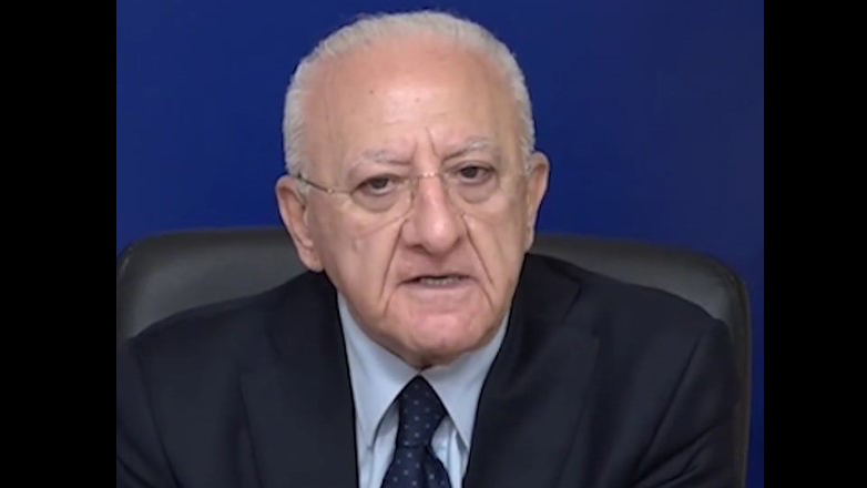 Βιντσέντσο Ντε Λούκα: «Mοιάζει απίστευτο αλλά είμαστε στα χέρια του Τραμπ»