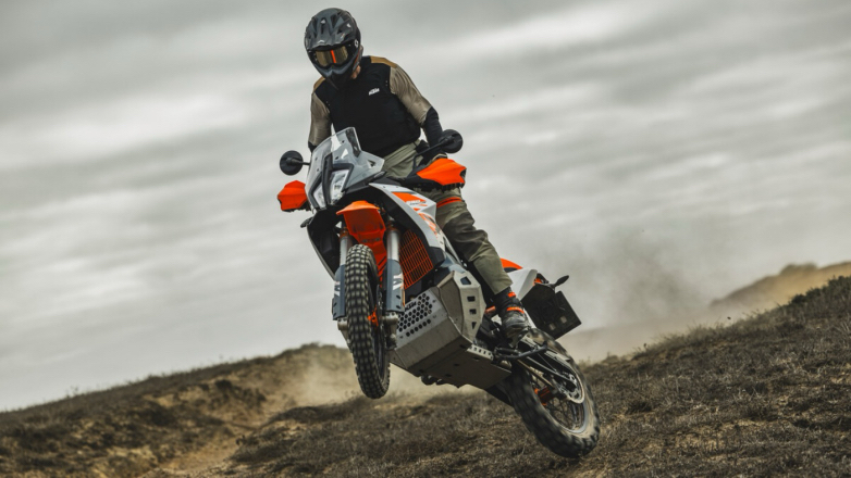 H KTM 890 ADVENTURE R του 2025 διατηρεί την κυριαρχία της!
