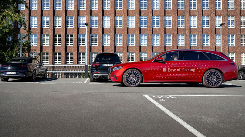 Πως λειτουργεί το αναβαθμισμένο σύστημα αυτοματοποιημένης στάθμευσης της Mercedes-Benz