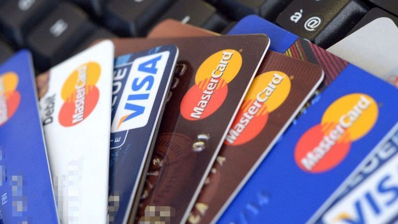 Οι Έλληνες προτιμούν το πλαστικό χρήμα στο εξωτερικό