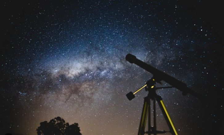 Μυστήριο με λάμψεις στον ουρανό της Πάτρας Μυστήριο με λάμψεις στον ουρανό της Πάτρας