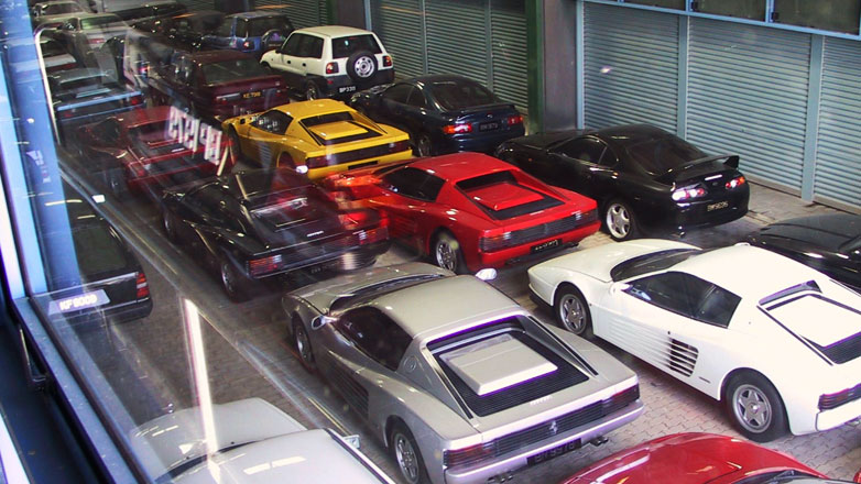 Διέρρευσαν φωτογραφίες από το μυθικό γκαράζ 2.000 αυτοκινήτων του Σουλτάνου του Μπρουνέι