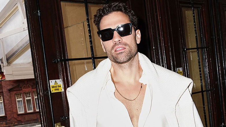 Κωνσταντίνος Αργυρός: Στη Νάξο λίγες ημέρες μετά τον ερχομό του γιου του – Βίντεο