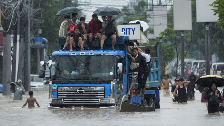 Σρι Λάνκα: Δώδεκα νεκροί και πάνω από 300 χιλιάδες πληγέντες από την καταιγίδα «Φενγκάλ»