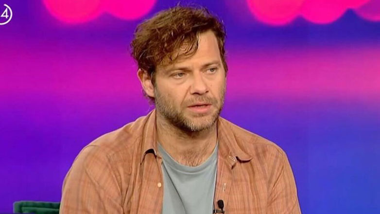 Ο Ορέστης Τζιόβας εξομολογείται: «Πέρασα από σκοτεινές περιόδους και τις ευχαριστήθηκα»