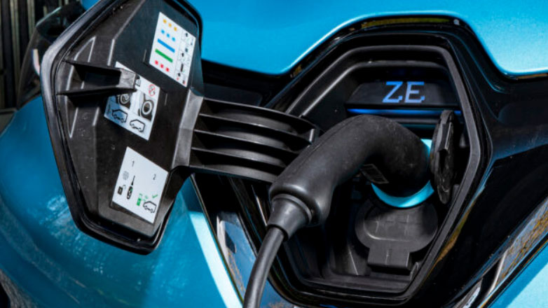 Ηνωμένο Βασίλειο: Έτοιμο να αναθεωρήσει τους στόχους περί πωλήσεων EV προ τα… κάτω