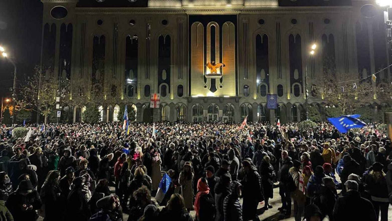 Γεωργία: Χιλιάδες πολίτες διαδήλωσαν κατά της «φιλορωσικής στροφής» της κυβέρνησης