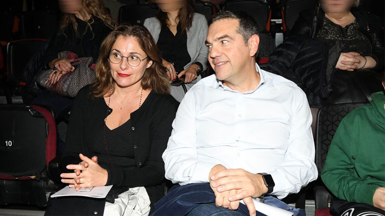 Αλέξης Τσίπρας & Μπέττυ Μπαζιάνα: Βραδινή έξοδος για το ζευγάρι – Πού τους πέτυχε ο φωτογραφικός φακός;
