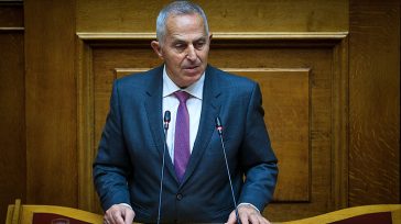 Κατέθεσε τη δήλωση ανεξαρτητοποίησής του ο Ευ. Αποστολάκης