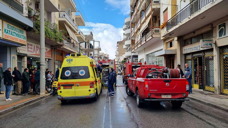 Συναγερμός στην Πάτρα: Παιδί εγκλωβίστηκε σε φλεγόμενο διαμέρισμα