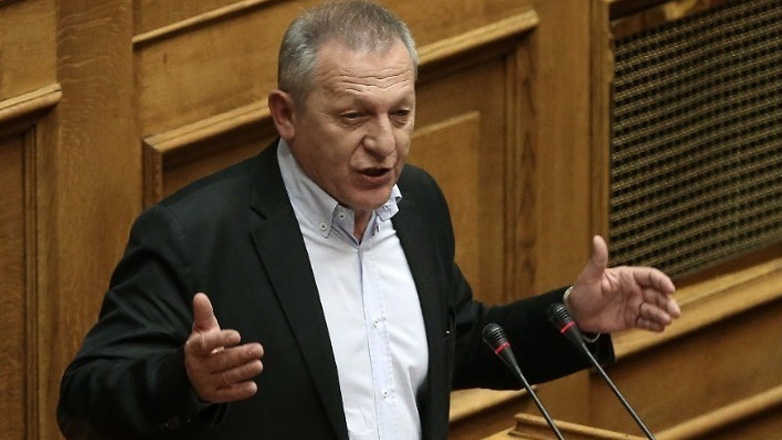 Την άμεση απελευθέρωση δημοσιογράφου του «Ριζοσπάστη» απαίτησε ο Θ. Παφίλης