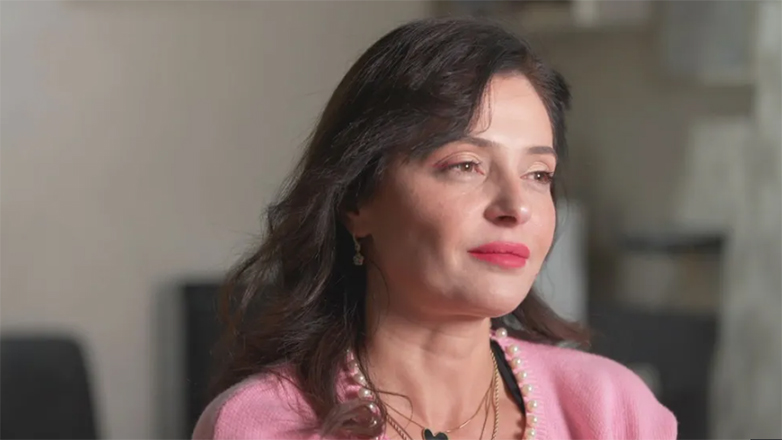 Δημοσιογράφος βρήκε τον βιολογικό της πατέρα μέσω facebook