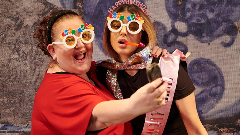 «Μαμά Μου!», της Μάρτα Μπαρσελό στο Θέατρο Μουσούρη