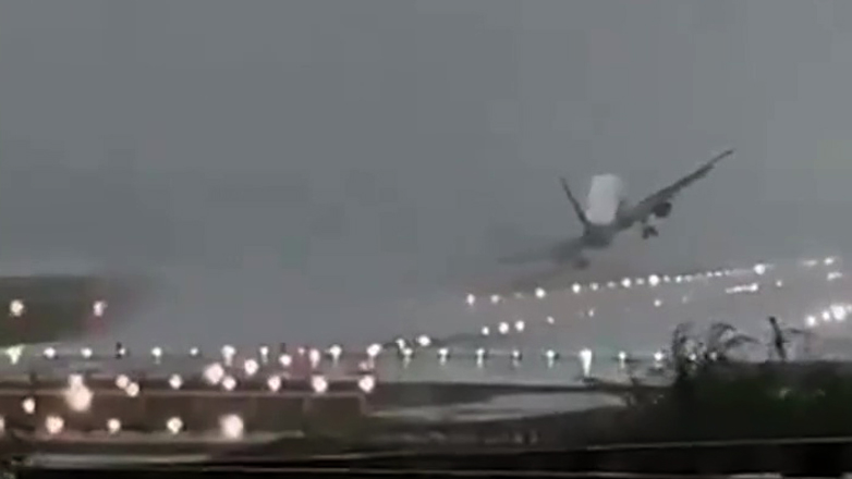 Αεροπλάνο αποτυγχάνει να προσγειωθεί εν μέσω κυκλώνα