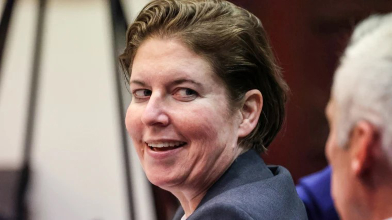 ΗΠΑ: Έκλεισε τον σύντροφό της σε βαλίτσα τραβώντας βίντεο και τον άφησε να πεθάνει από ασφυξία ΗΠΑ: Έκλεισε τον σύντροφό της σε βαλίτσα τραβώντας βίντεο και τον άφησε να πεθάνει από ασφυξία