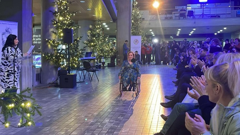 Μια ξεχωριστή επίδειξη μόδας με μοντέλα άτομα με αναπηρία στο δημαρχιακό μέγαρο Θεσσαλονίκης